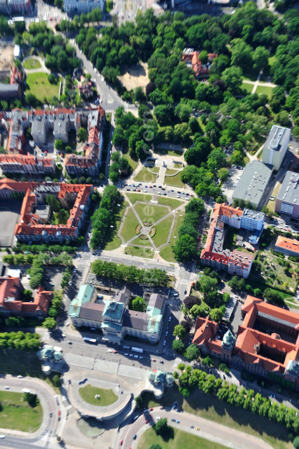 Stettin / Szczecin from the bird's eye view: Blick auf das Maritime Museum an der Hakenterasse am Adam-Mickiewicz-Platz. Das Museum ist Teil des National Museum, Szczecin (Polish: Muzeum Narodowe w Szczecinie). The Szczecin Maritime Museum, part of the National Museum.