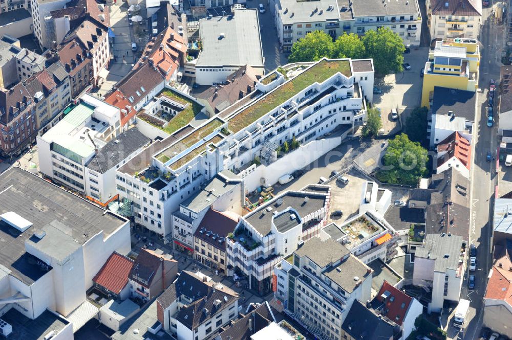 Kaiserslautern from the bird's eye view: The eye-catching building in Kerst street in kaiserslautern has a leafy roof and houses flats and retail shops