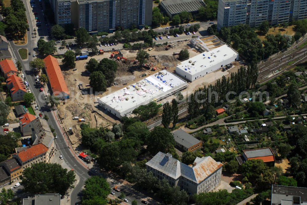 Berlin from the bird's eye view: Blick auf die Baustelle des Market Stadtteilzentrum an der Alfred-Kowalke-Straße in Berlin-Lichtenberg. Beteiligte Firmen: GWB Gesellschaft für Geschäfts- und Wohnbauten mbH und Co. KG, Hauptstr. 1a, 22962 Siek, Tel.: 01407/908061 Bauleitung: PLK Städtebau, Winsstr. 53, 10405 Berlin, Tel.: 030/39071460 Baufirma: STRABAG Hoch- und Ingenieurbau AG, Bessemer Str. 42b, 12103 Berlin, Dipl.-Ing. Peter Dörges, Tel.: +49 (0)30 / 754 77-0, eMail: peter.doerges@strabag.de