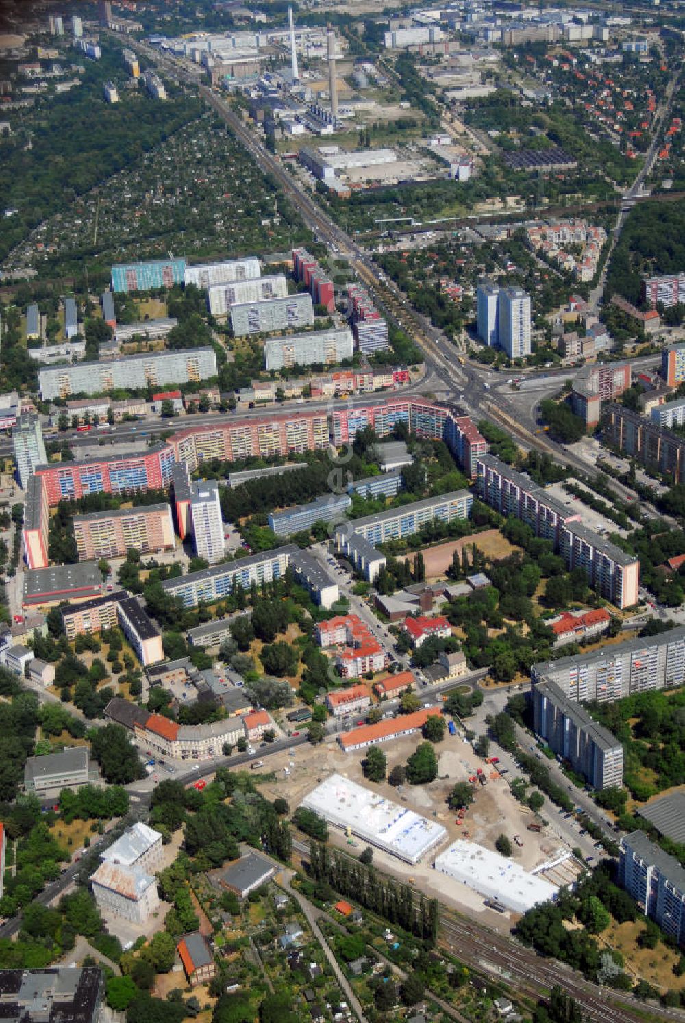 Berlin from the bird's eye view: Blick auf die Baustelle des Market Stadtteilzentrum an der Alfred-Kowalke-Straße in Berlin-Lichtenberg. Beteiligte Firmen: GWB Gesellschaft für Geschäfts- und Wohnbauten mbH und Co. KG, Hauptstr. 1a, 22962 Siek, Tel.: 01407/908061 Bauleitung: PLK Städtebau, Winsstr. 53, 10405 Berlin, Tel.: 030/39071460 Baufirma: STRABAG Hoch- und Ingenieurbau AG, Bessemer Str. 42b, 12103 Berlin, Dipl.-Ing. Peter Dörges, Tel.: +49 (0)30 / 754 77-0, eMail: peter.doerges@strabag.de