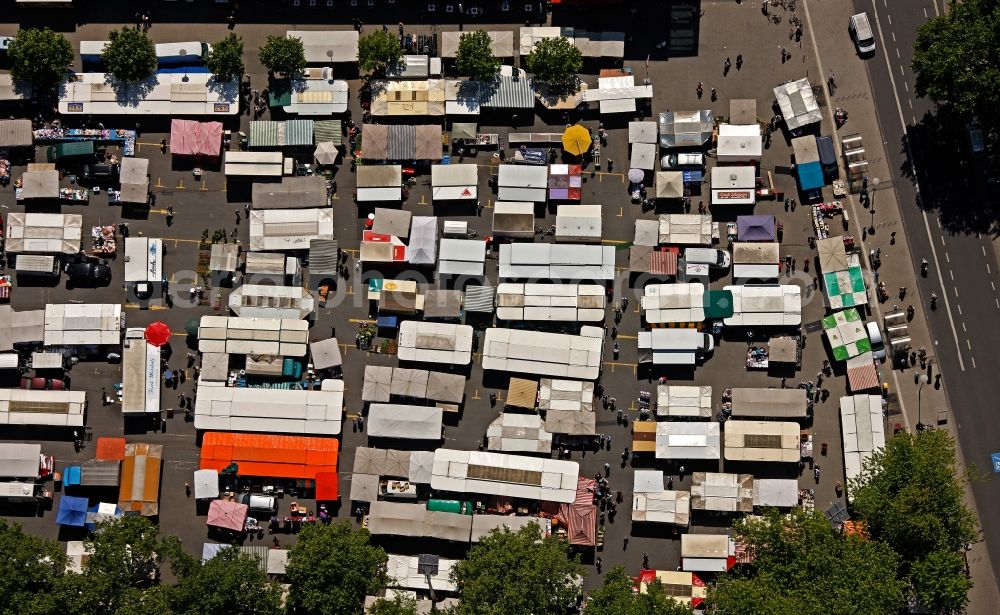 Aerial photograph Duisburg - View of the market Hochemmerich in Duisburg in the state North Rhine-Westphalia