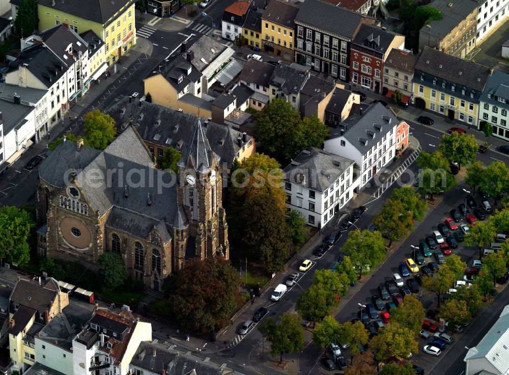 Neuwied from the bird's eye view: Market Church in the historic centre of Neuwied in the state of Rhineland-Palatinate. Neuwied is located on the river Rhine. The market church was built in the late 19th century and is surrounded by residential and commercial buildings. It is renowned for its clock tower