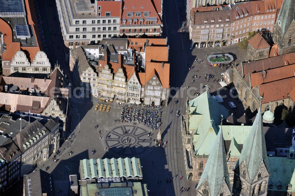 Aerial photograph Bremen - Blick auf den St. Petri Dom und das Rathaus in der Altstadt von Bremen. View to the st. Petri cathedral and the townhall in the historic city of Bemen.