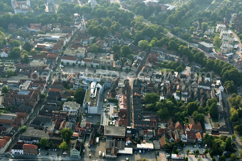 Aurich from the bird's eye view: Ensemble space on Marktplatz in the inner city center in Aurich in the state Lower Saxony