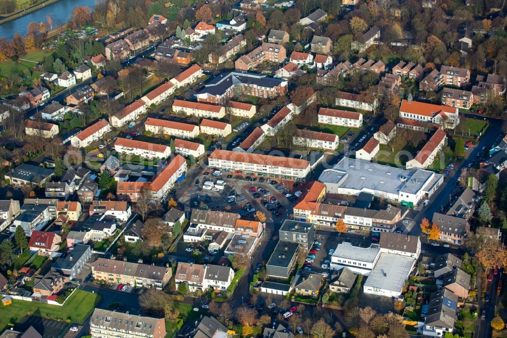 Aerial image Voerde (Niederrhein) - Ensemble space Marktplatz in the inner city center in the district Friedrichsfeld in Voerde (Niederrhein) in the state North Rhine-Westphalia