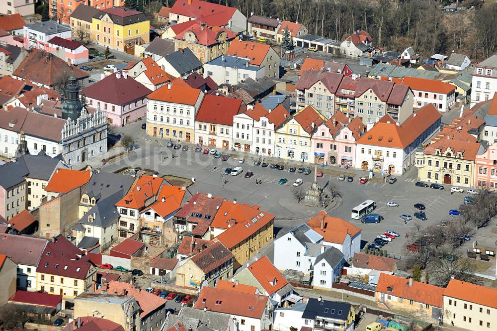 Stribro / Mies from above - Der Marktplatz mit dem Sgraffiti-verzierten Rathaus und der barocken Pestsäule in der Stadt Stribro / Mies in der Region Plzensky kraj / Pilsen in Tschechien / Tschechische Republik. The market place with the townhall / city hall and the plague column in the town Stribro in the region Plzensky kraj / Pilsen in Czechia / Czech Republic.