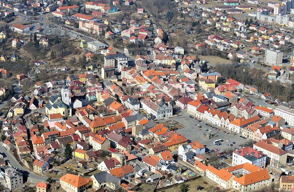 Aerial image Stribro / Mies - Der Marktplatz mit dem Sgraffiti-verzierten Rathaus und der barocken Pestsäule in der Stadt Stribro / Mies in der Region Plzensky kraj / Pilsen in Tschechien / Tschechische Republik. The market place with the townhall / city hall and the plague column in the town Stribro in the region Plzensky kraj / Pilsen in Czechia / Czech Republic.