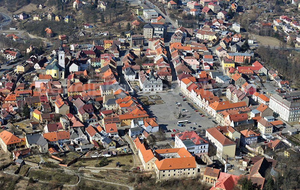 Aerial photograph Stribro / Mies - Der Marktplatz mit dem Sgraffiti-verzierten Rathaus und der barocken Pestsäule in der Stadt Stribro / Mies in der Region Plzensky kraj / Pilsen in Tschechien / Tschechische Republik. The market place with the townhall / city hall and the plague column in the town Stribro in the region Plzensky kraj / Pilsen in Czechia / Czech Republic.