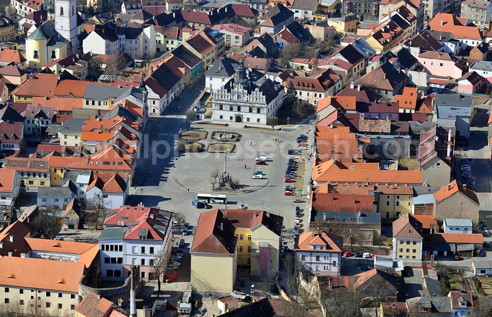 Aerial photograph Stribro / Mies - Der Marktplatz mit dem Sgraffiti-verzierten Rathaus und der barocken Pestsäule in der Stadt Stribro / Mies in der Region Plzensky kraj / Pilsen in Tschechien / Tschechische Republik. The market place with the townhall / city hall and the plague column in the town Stribro in the region Plzensky kraj / Pilsen in Czechia / Czech Republic.