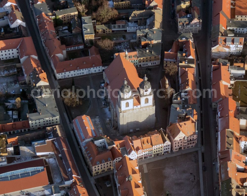 Lutherstadt Wittenberg from the bird's eye view: Square with the town hall and the St. Mary's Church in Wittenberg in Saxony-Anhalt