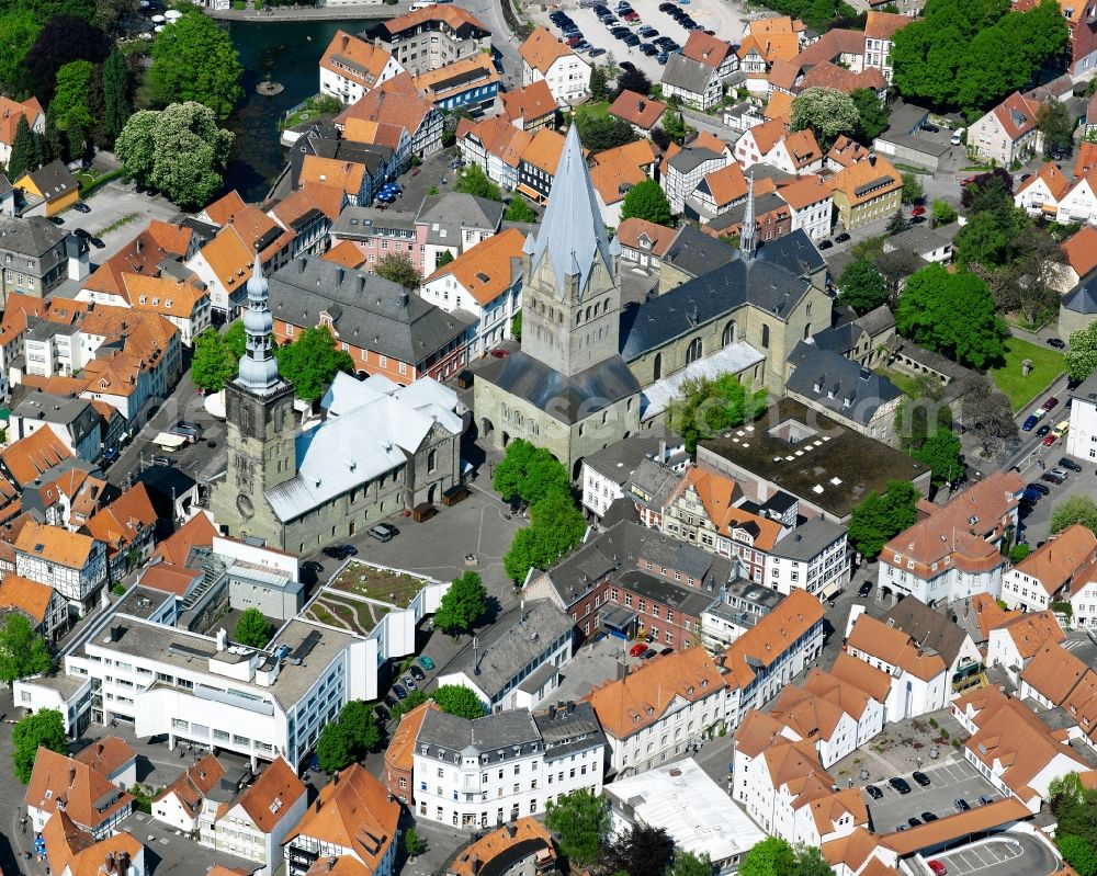 Soest from the bird's eye view: The market place in Soest with Nicholas Chapel, St. Patrokli Cathedral and Town Hall in North Rhine-Westphalia