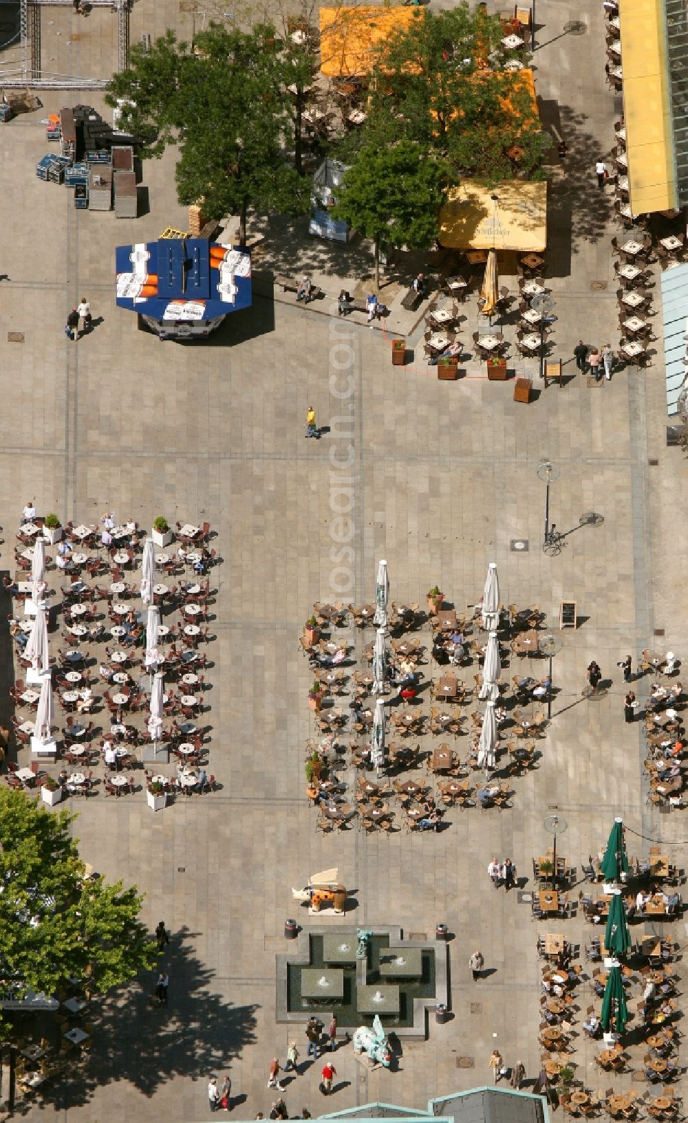 Aerial photograph Dortmund - Alter Markt with Blaeserbrunnen with restaurant seats at the center of dortmund in North Rhine-Westphalia