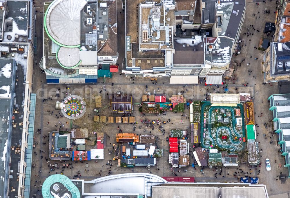 Dortmund from the bird's eye view: Alter Markt with Blaeserbrunnen with restaurant seats at the center of dortmund in North Rhine-Westphalia