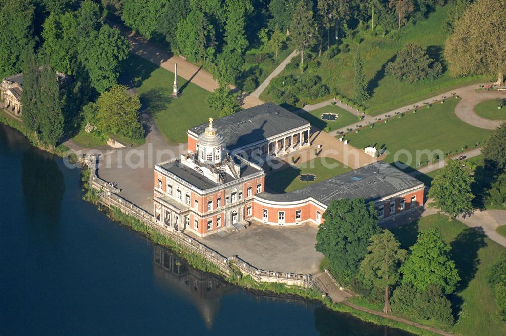 Aerial photograph Potsdam - Blick auf das Marmorpalais im Potsdamer Neuen Garten am Ufer des Heiligen Sees. Erbaut von Carl von Gontard und Carl Gotthard Langhans im Auftrag Friedrich Wilhelm II., diente es ihm als Sommerresidenz. View of the Marble Palace in Potsdam Neuer Garten on the banks of the lake Heiliger See. Built by Carl von Gontard and Carl Gotthard Langhans under Frederick William II, it served as his summer residence.