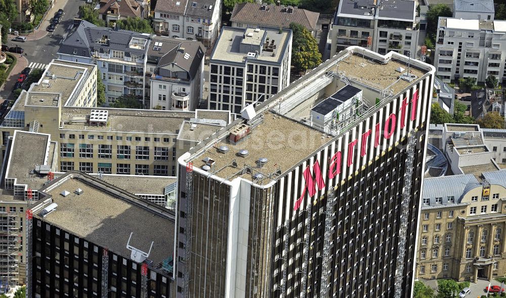 Aerial photograph Frankfurt am Main - Blick auf das WestendGate an der Ludwig-Erhard-Anlage. Das frühere Plaza Büro Center war bei seinem Bau 1976 mit 159 m das höchste Gebäude Deutschlands. Heute ist es das höchste Hotel Europas, das die Hotelgruppe Marriott gemietet hat. View of the WestendGate at the Ludwig-Erhard-Ground. The former Plaza Office Center was with 159 m the highest building in Germany when it was built in 1976. Today it is the tallest hotel in Europe rented by the hotel group Marriott.