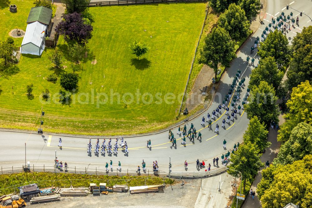 Arnsberg from the bird's eye view: Participating in the marching formationof St. Sebastianus Schuetzenbruderschaft 1766 e.V. on street L735 in Arnsberg at Sauerland in the state North Rhine-Westphalia, Germany