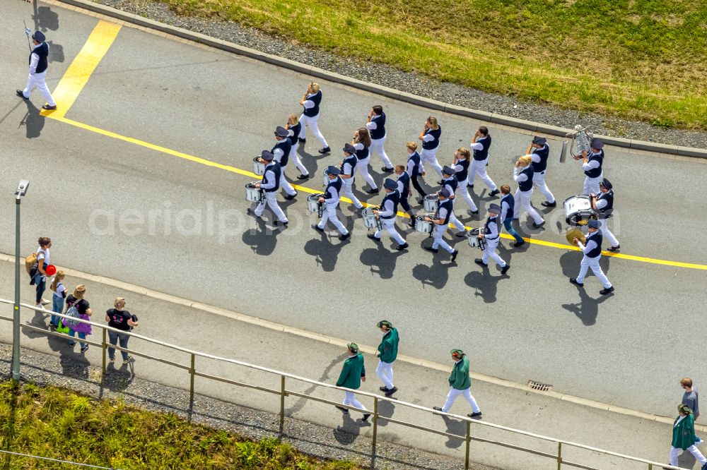 Aerial image Arnsberg - Participating in the marching formationof St. Sebastianus Schuetzenbruderschaft 1766 e.V. on street L735 in Arnsberg at Sauerland in the state North Rhine-Westphalia, Germany