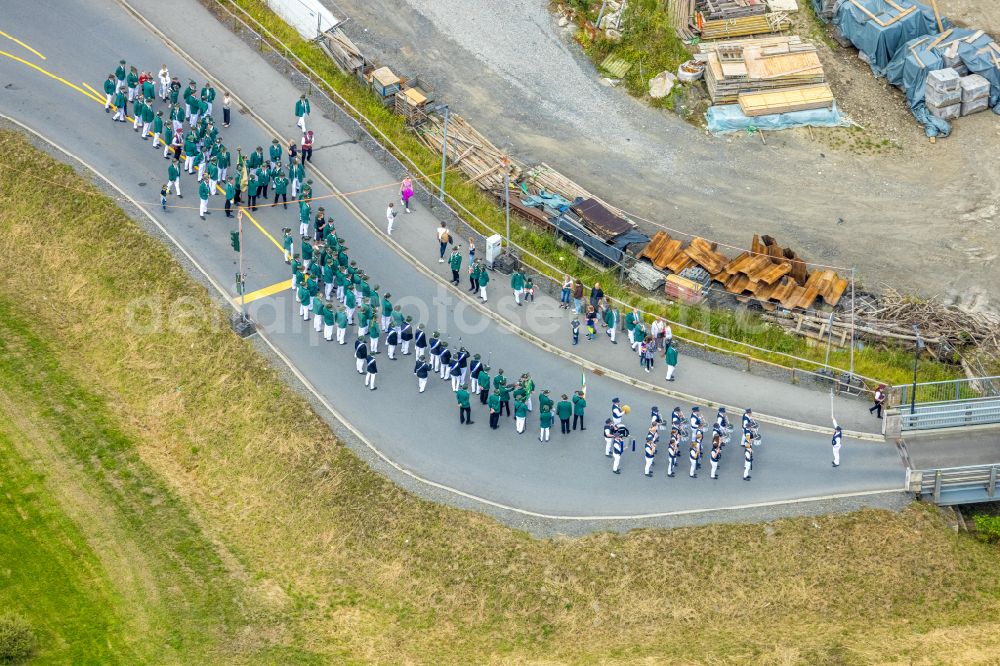 Arnsberg from the bird's eye view: Participating in the marching formationof St. Sebastianus Schuetzenbruderschaft 1766 e.V. on street L735 in Arnsberg at Sauerland in the state North Rhine-Westphalia, Germany