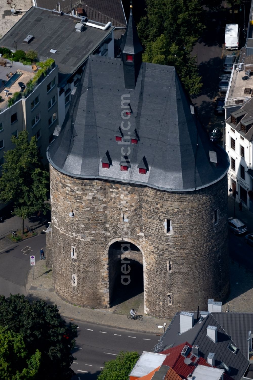 Aerial image Aachen - Tourist attraction and sightseeing Marschiertor on the Franzstrasse in Aachen in the state North Rhine-Westphalia, Germany