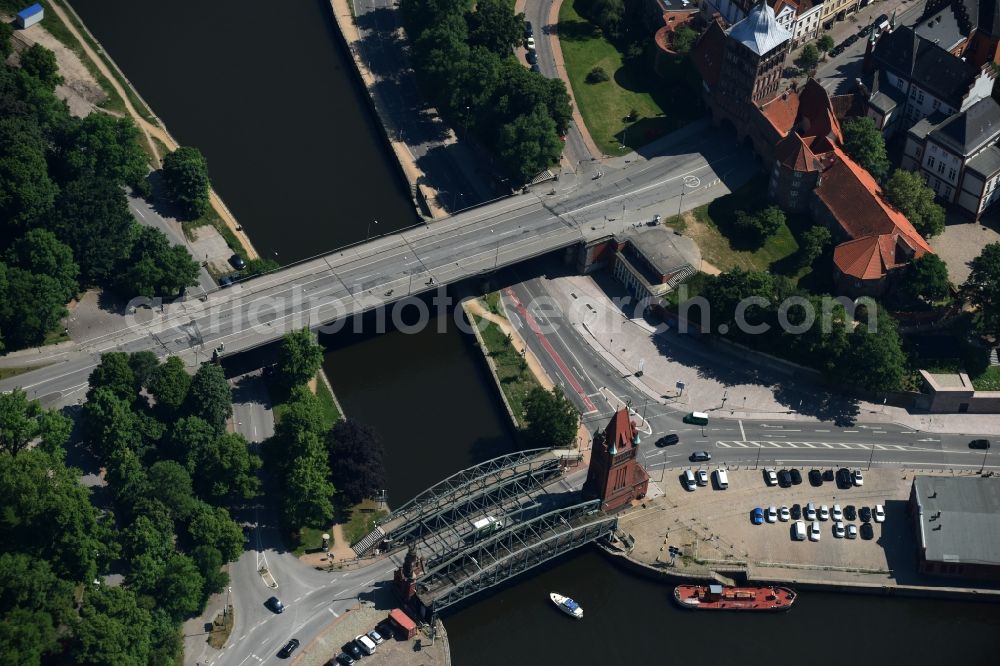 Aerial photograph Lübeck - The Marstall bridge a lift bridge over the Elbe-Luebeck-Canal in Luebeck in the state Schleswig-Holstein