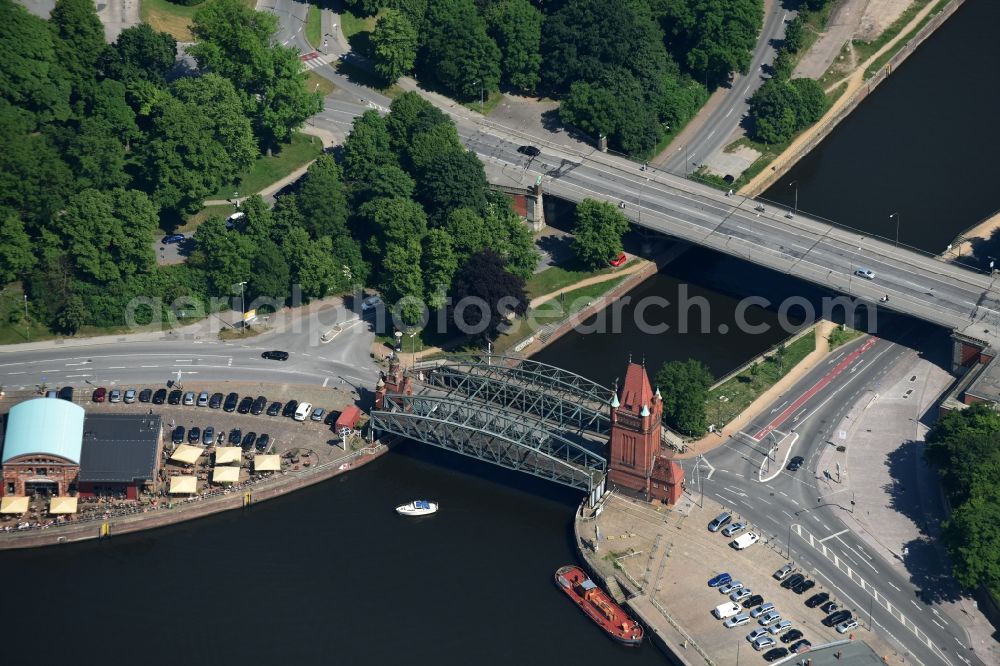 Aerial photograph Lübeck - The Marstall bridge a lift bridge over the Elbe-Luebeck-Canal in Luebeck in the state Schleswig-Holstein