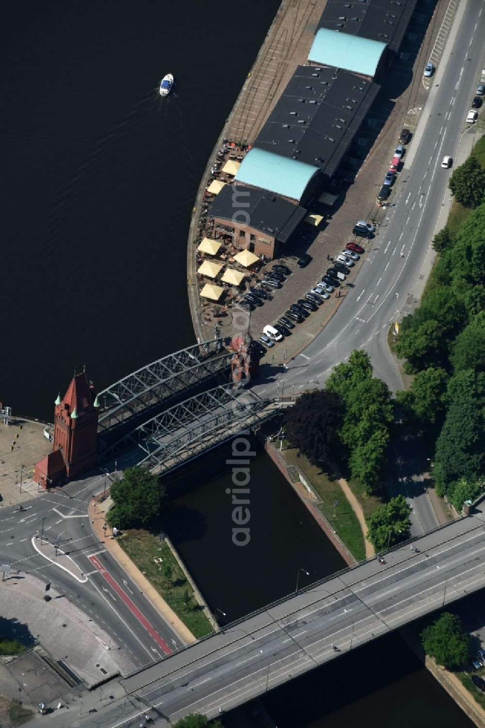 Aerial photograph Lübeck - The Marstall bridge a lift bridge over the Elbe-Luebeck-Canal in Luebeck in the state Schleswig-Holstein