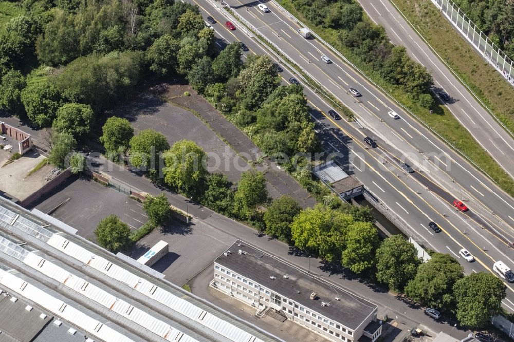 Köln from above - Buildings and production halls on the site of the mechanical engineering company Sausen Maschinenbau GmbH in Cologne in the state North Rhine-Westphalia, Germany