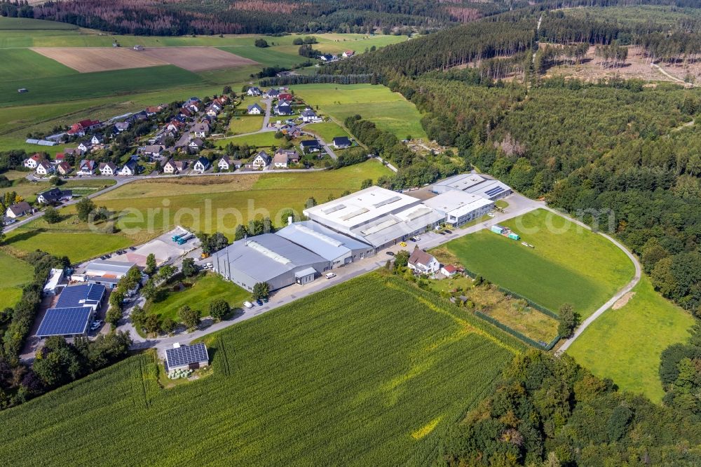 Brilon from the bird's eye view: Buildings and production halls on the site of the mechanical engineering company of Metallverarbeitungsunternehmens Voss Die Blechprofis GmbH on Roehlenstrasse in the district Madfeld in Brilon in the state North Rhine-Westphalia, Germany