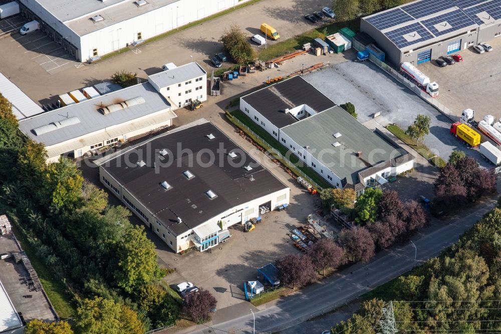 Werl from above - Buildings and production halls on the site of the mechanical engineering company Vulcanus-Stahl & Maschinenbau GmbH on Runtestrasse in Werl in the state North Rhine-Westphalia, Germany