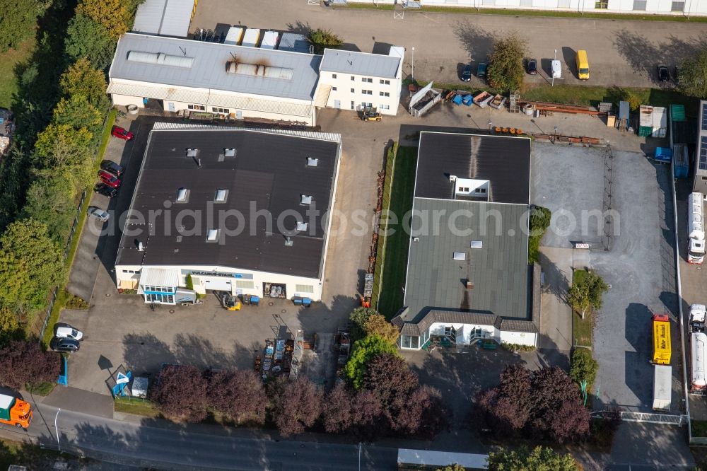 Werl from the bird's eye view: Buildings and production halls on the site of the mechanical engineering company Vulcanus-Stahl & Maschinenbau GmbH on Runtestrasse in Werl in the state North Rhine-Westphalia, Germany