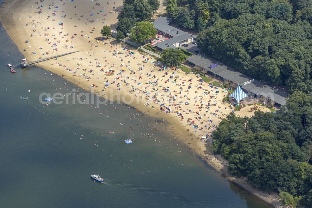 Haltern am See from above - Mass influx of bathers on the sandy beach shores of Silver Lake in Haltern in the state of North Rhine-Westphalia. Responsible for the lake is the operating company Silver Lake II Haltern mbH