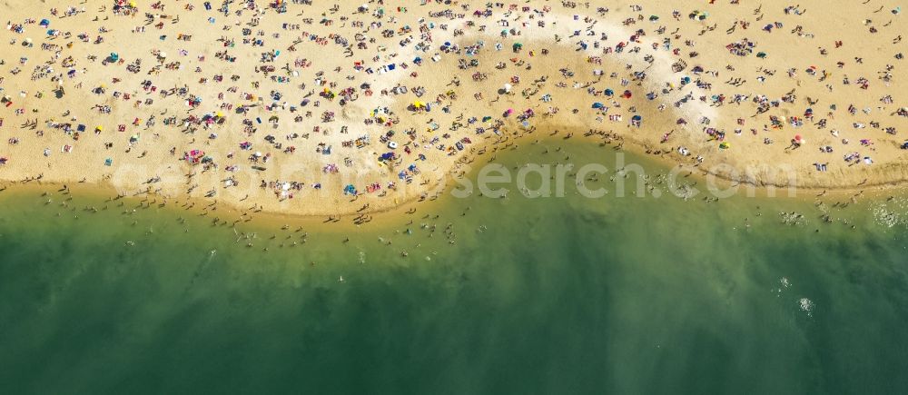 Haltern am See from above - Mass influx of bathers on the sandy beach shores of Silver Lake in Haltern in the state of North Rhine-Westphalia. Responsible for the lake is the operating company Silver Lake II Haltern mbH