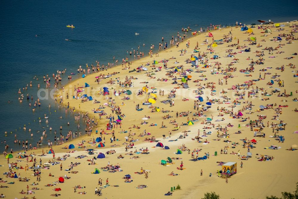 Haltern am See from above - Mass influx of bathers on the sandy beach shores of Silver Lake in Haltern in the state of North Rhine-Westphalia. Responsible for the lake is the operating company Silver Lake II Haltern mbH