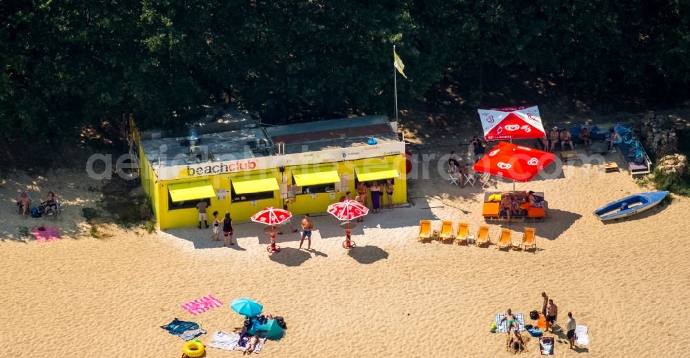 Aerial photograph Haltern am See - Mass influx of bathers on the beach and the shore areas of the lake Silbersee II in the district Sythen in Haltern am See in the state North Rhine-Westphalia, Germany