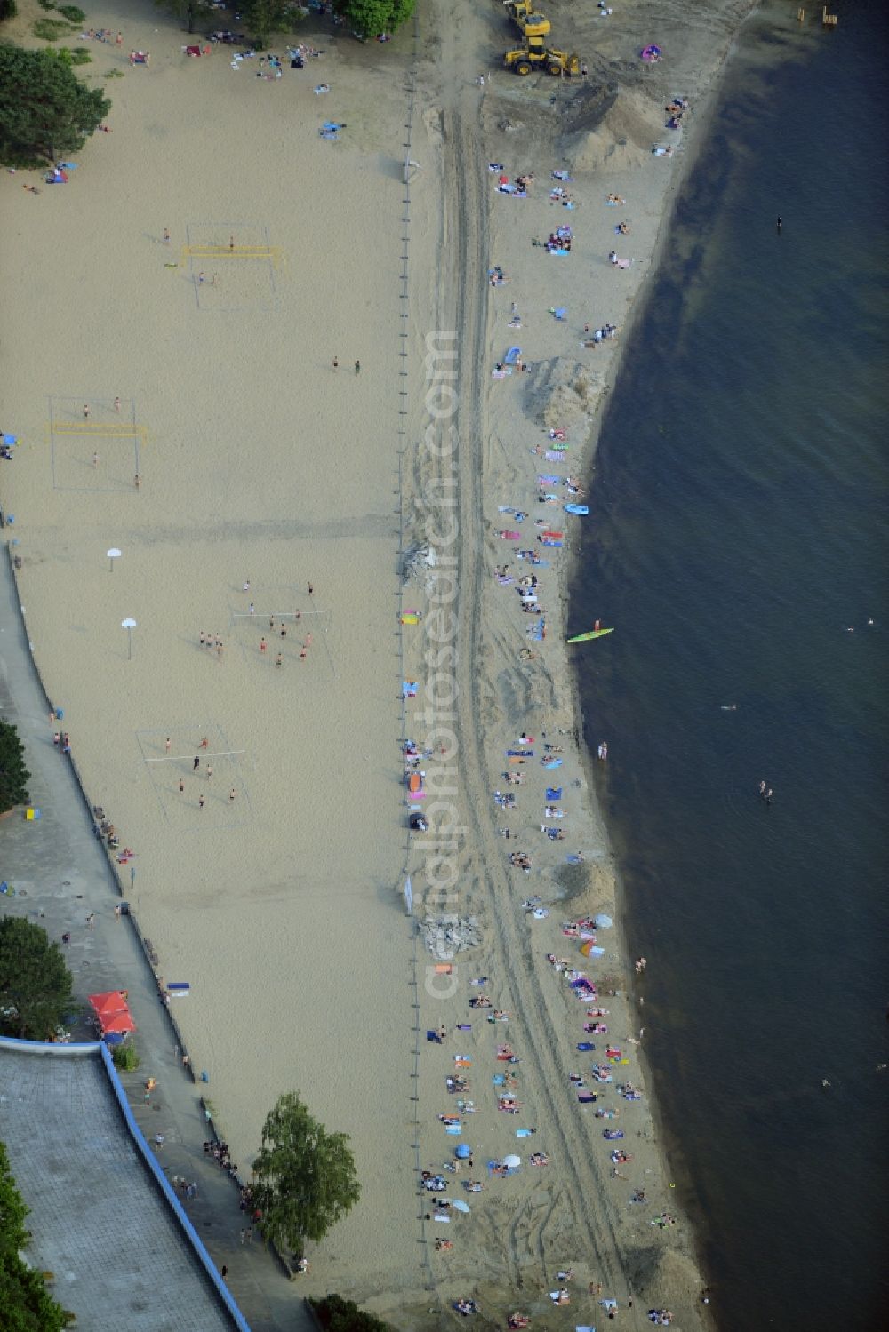 Berlin from above - Mass influx of bathers on the beach and the shore areas of the lake Mueggelsee in Berlin in Germany