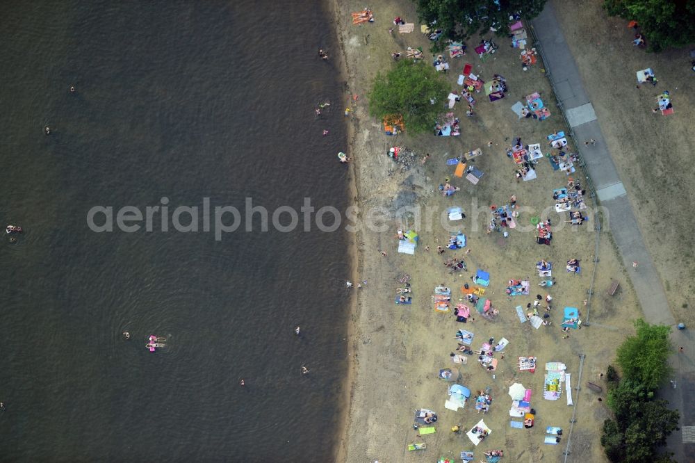 Berlin from the bird's eye view: Mass influx of bathers on the beach and the shore areas of the lake Mueggelsee in Berlin in Germany