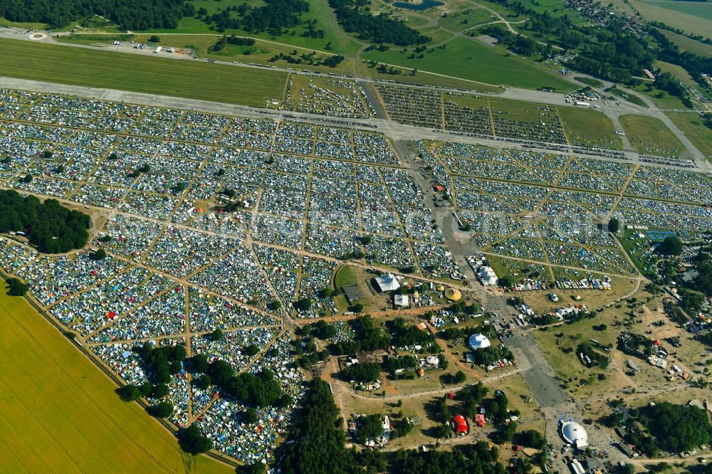 Lärz from the bird's eye view: Crowd of visitors to the Fusion Festival at the airfield Laerz - Rechlin in Laerz in Mecklenburg-Vorpommern, Germany