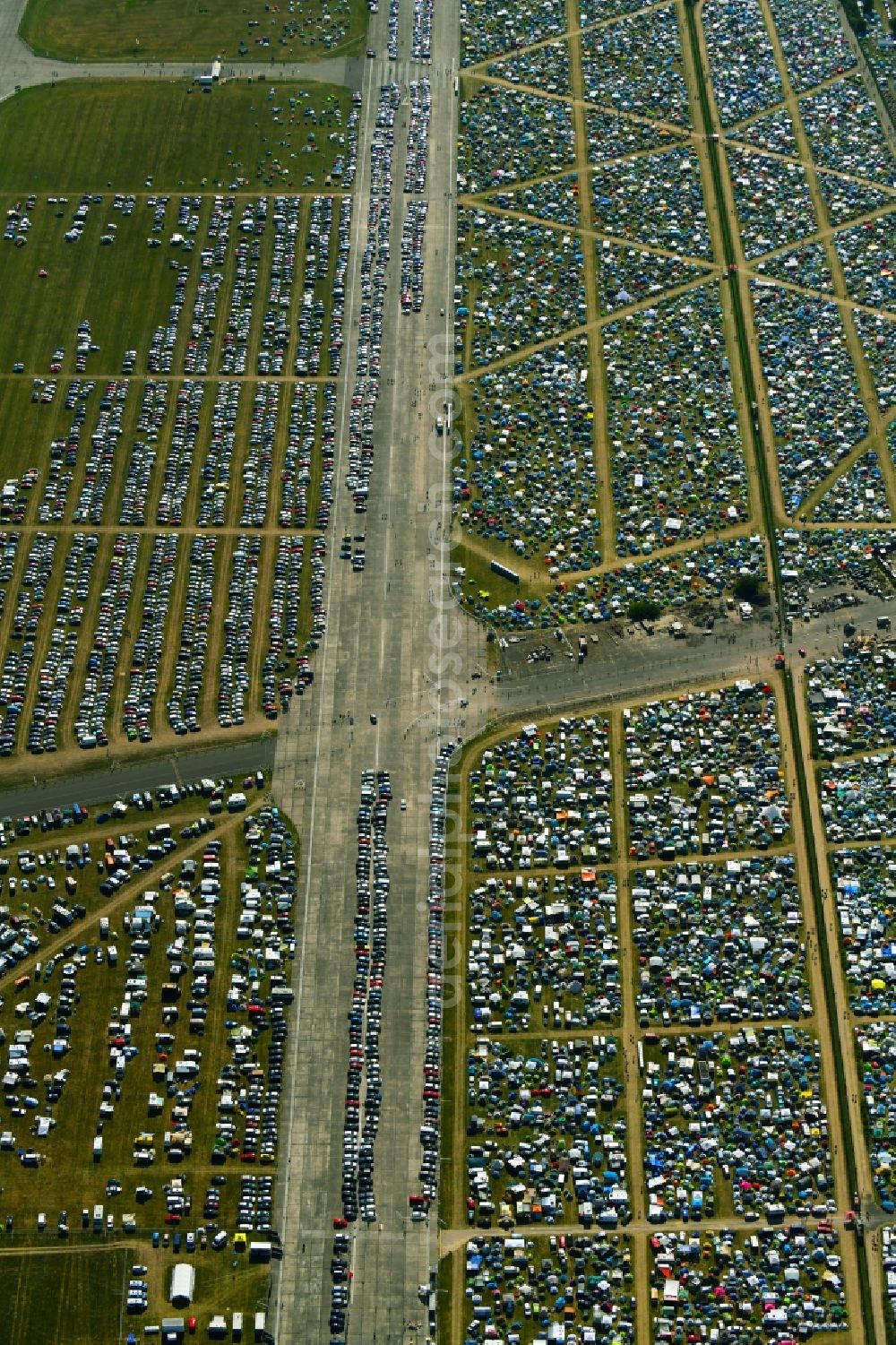 Aerial photograph Lärz - Crowd of visitors to the Fusion Festival at the airfield Laerz - Rechlin in Laerz in Mecklenburg-Vorpommern, Germany