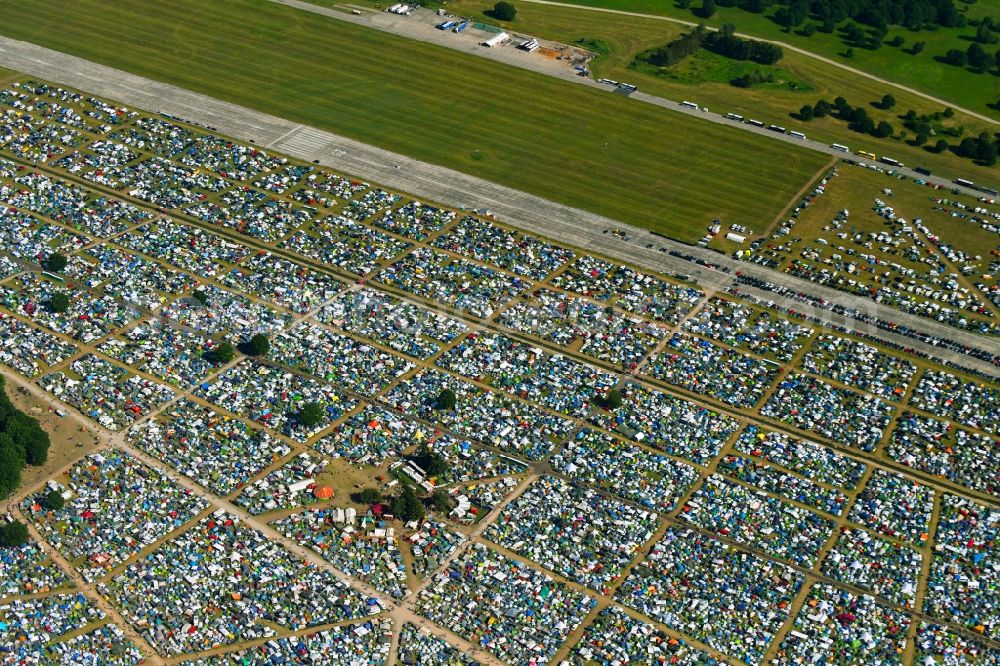 Lärz from the bird's eye view: Crowd of visitors to the Fusion Festival at the airfield Laerz - Rechlin in Laerz in Mecklenburg-Vorpommern, Germany