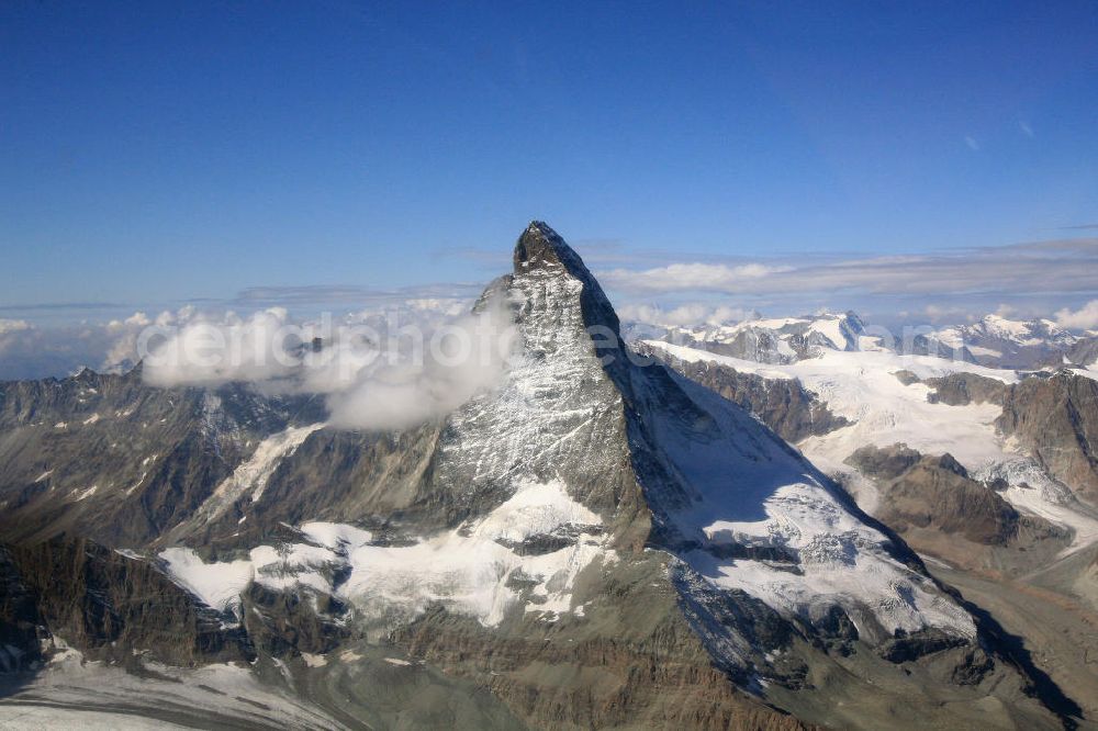 Zermatt from the bird's eye view: Das Schweizer Wahrzeichen Matterhorn ...