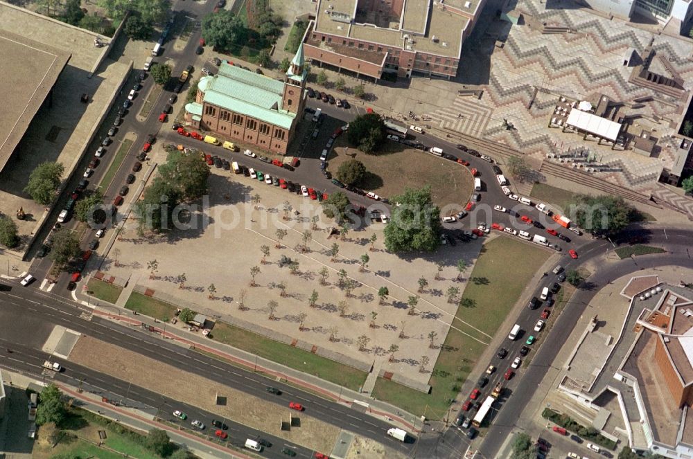 Aerial photograph Berlin - The historical Matthäikirchplatz today forecourt of St. Matthew Church, which was built to designs by the architect August Stiller, but also forecourt of buildings of the Cultural Forum in Berlin-Mitte