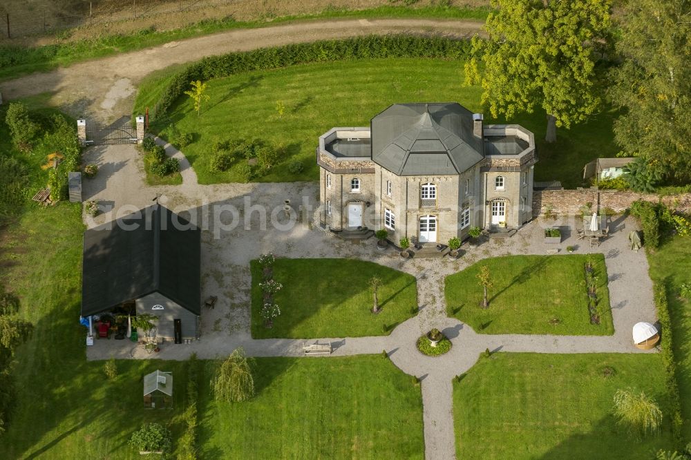 Rheurdt from the bird's eye view: Moorish Pavilion at Castle Leyenburg in Vluyner Rheurdt road at the Lower Rhine in North Rhine-Westphalia