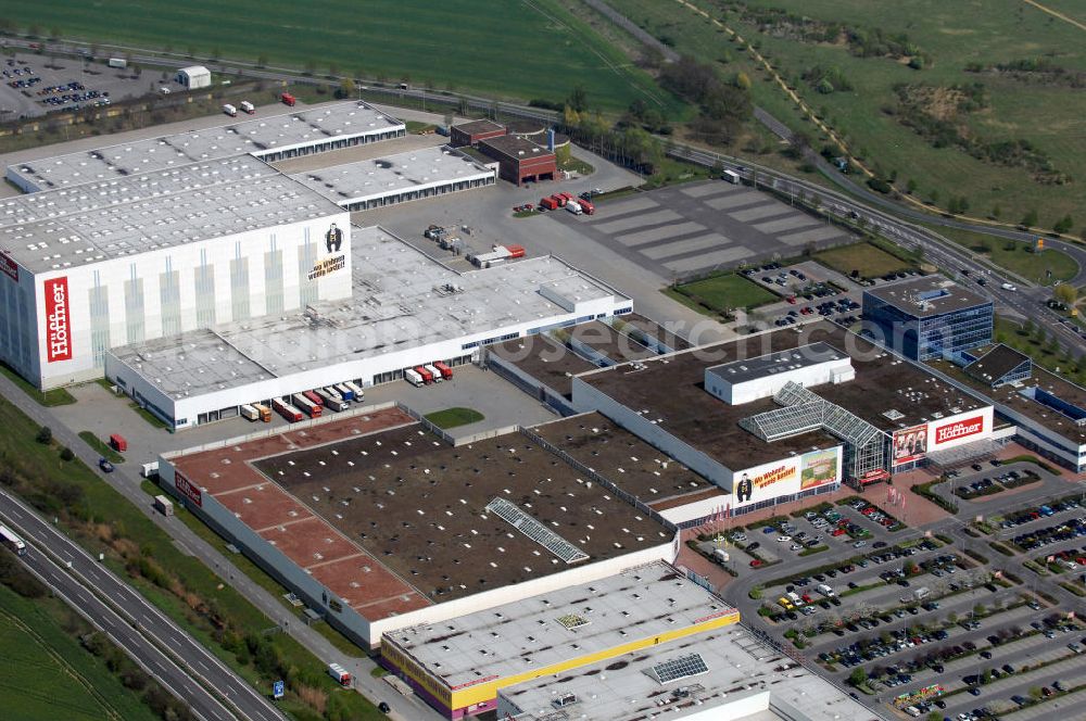 Aerial photograph Berlin - Blick auf das Möbel-Höffner Einrichtungshaus im Gewerbegebiet Airport Center Waltersdorf in Berlin-Waltersdorf. View of the furniture store Möbel-Höffner in the business park Airport Center Waltersdorf in Berlin-Waltersdorf.