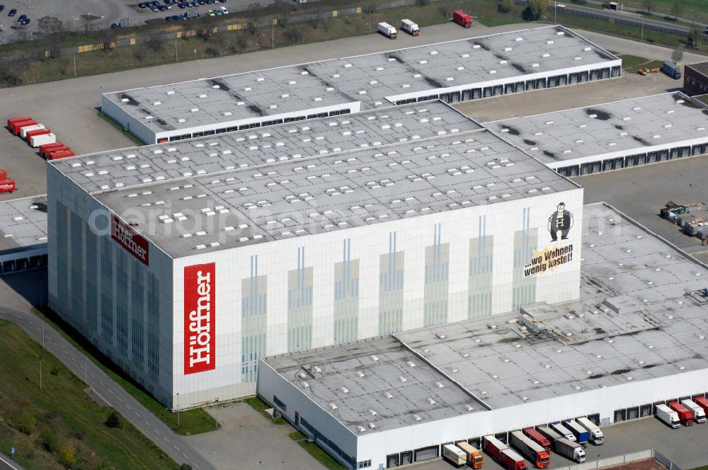 Aerial image Berlin - Blick auf das Möbel-Höffner Einrichtungshaus im Gewerbegebiet Airport Center Waltersdorf in Berlin-Waltersdorf. View of the furniture store Möbel-Höffner in the business park Airport Center Waltersdorf in Berlin-Waltersdorf.