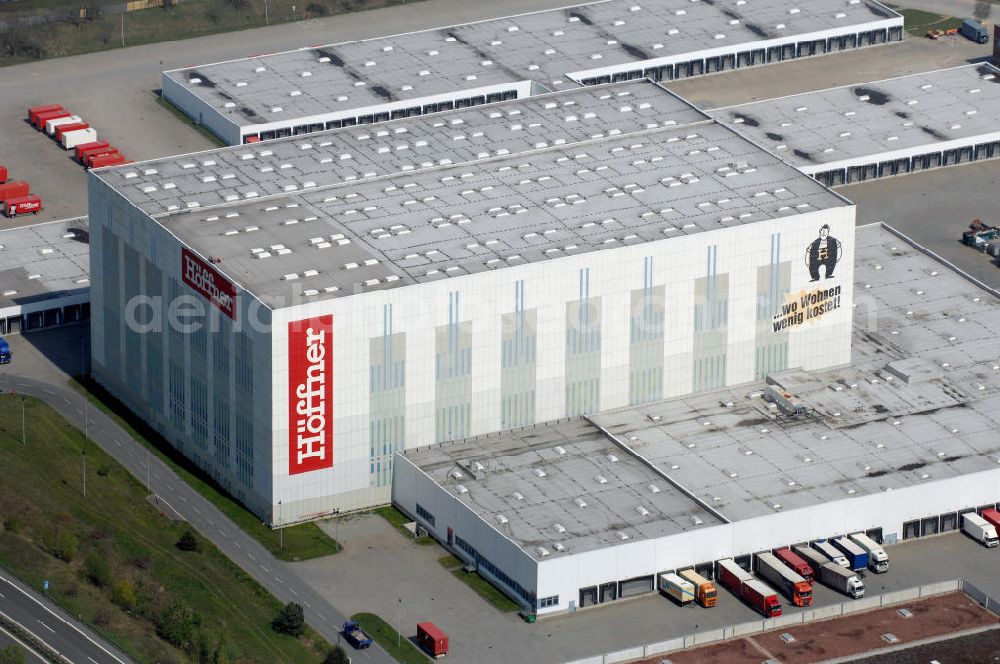 Berlin from above - Blick auf das Möbel-Höffner Einrichtungshaus im Gewerbegebiet Airport Center Waltersdorf in Berlin-Waltersdorf. View of the furniture store Möbel-Höffner in the business park Airport Center Waltersdorf in Berlin-Waltersdorf.