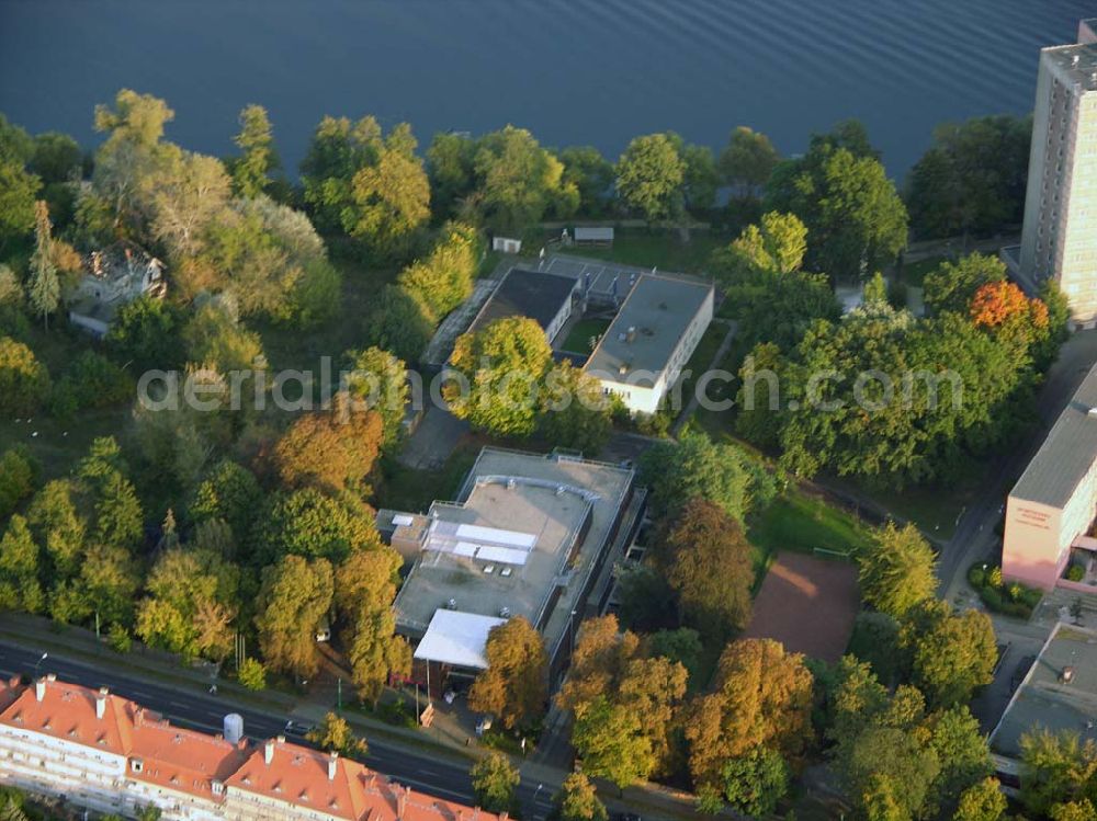 Potsdam from the bird's eye view: 05.10.2004 Möbel Oase Potsdam in der Zeppelin Str.117a, 14471 Potsdam in Richtung Sansoussi.