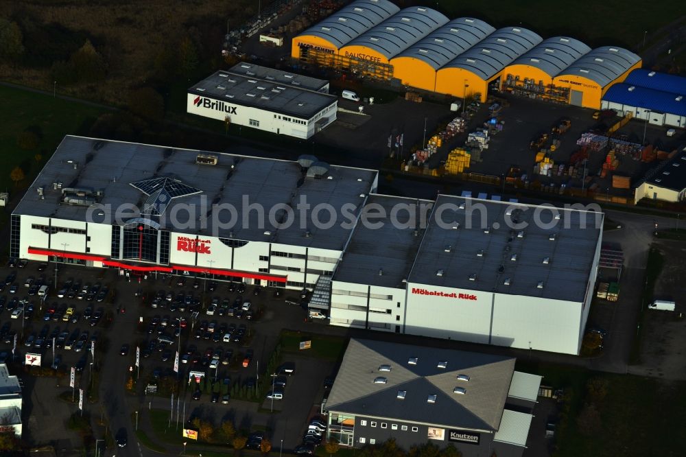 Neubrandenburg from the bird's eye view: Furniture Store city back of BDSK Handels GmbH & Co. KG. The center is situated on the outskirts on Akeleiweg. In the background are the branches of Brillux GmbH & Co. KG, and Jacob Cement Baustoffe (Jacob Sönnichsen AG). The site is in Neubrandenburg in Mecklenburg-Western Pomerania