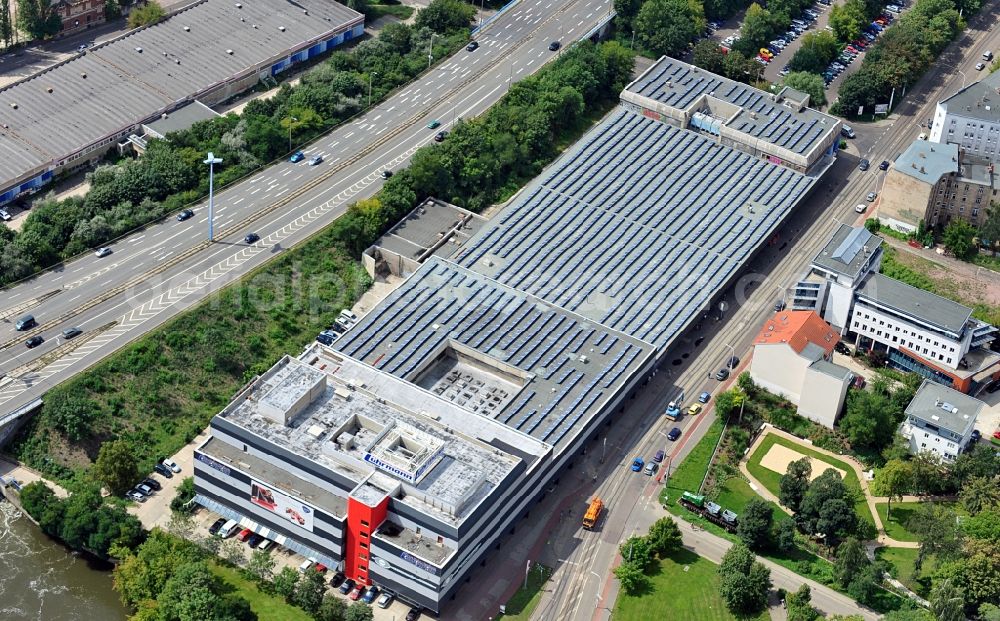 Aerial photograph Halle / Saale - View of the furniture store Wohn-Centrum Lührmann at 15 Mansfelder St on the Saline in Halle at the Saale in Saxony-Anhalt