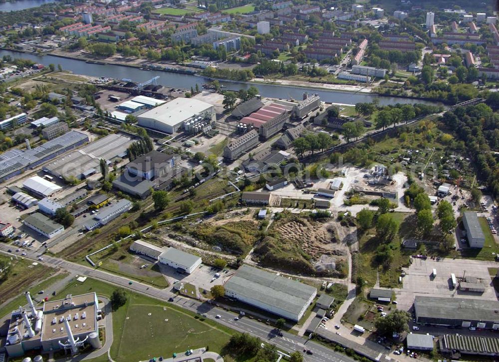 Brandenburg from the bird's eye view: 07.10.2004 Blick auf die Möbeloase auf dem Lagergelände der Firmengruppe Bozkurt in Brandenburg.