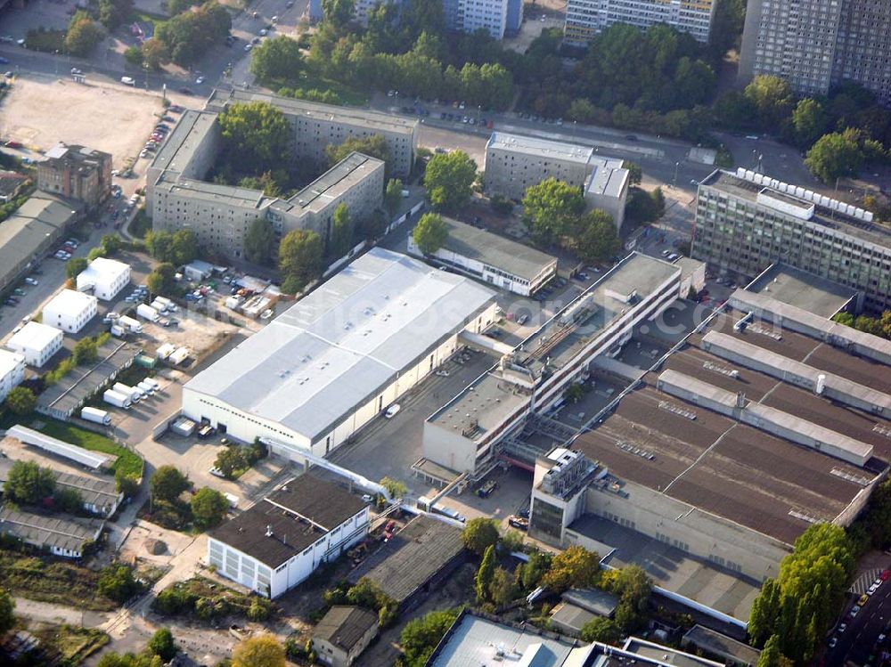 Aerial image Berlin-Friedrichshain - 05.10.2004 Möbel Oase Friedrichshain am Franz-Mehring Platz 1am Ostbahnhof.